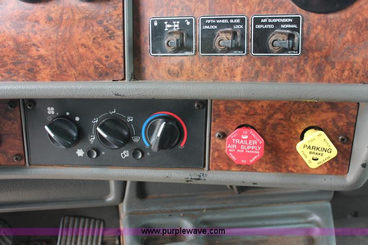 image for item AP9385 2006 Kenworth W900L semi truck