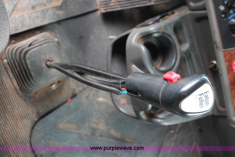 image for item AP9385 2006 Kenworth W900L semi truck