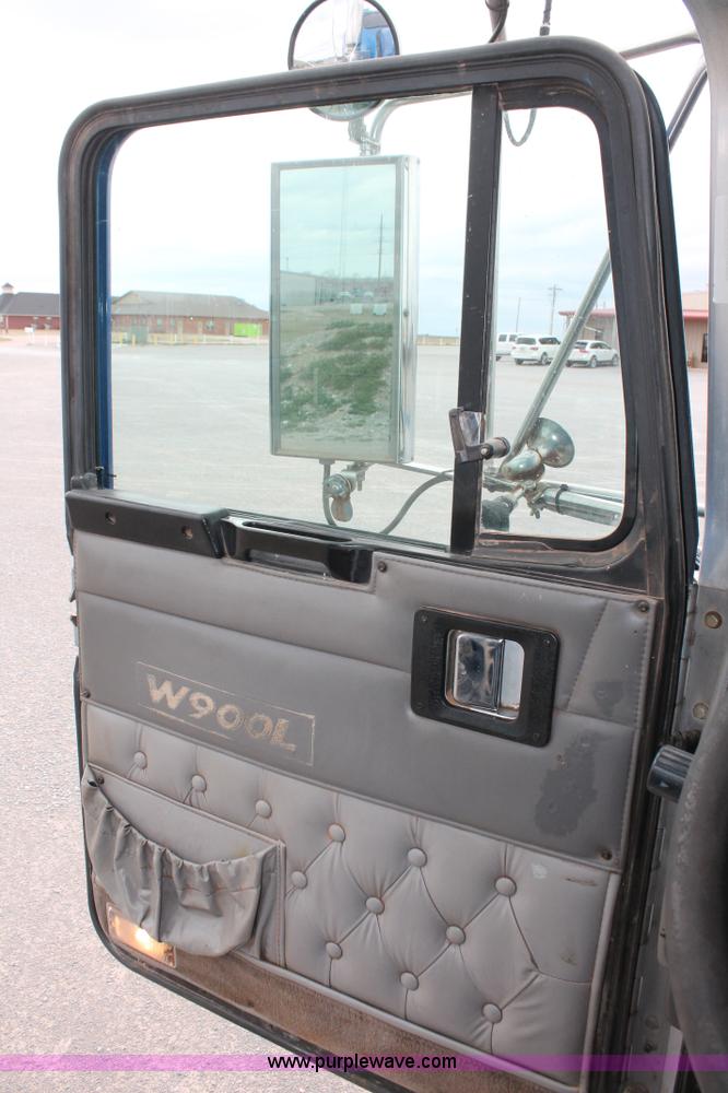 image for item AP9385 2006 Kenworth W900L semi truck