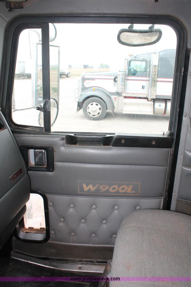 image for item AP9385 2006 Kenworth W900L semi truck
