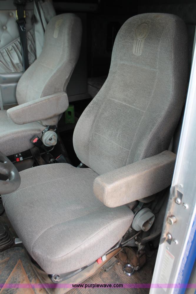 image for item AP9385 2006 Kenworth W900L semi truck