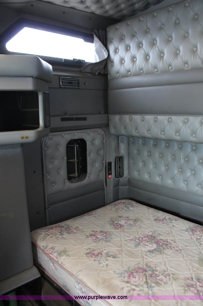 image for item AP9385 2006 Kenworth W900L semi truck