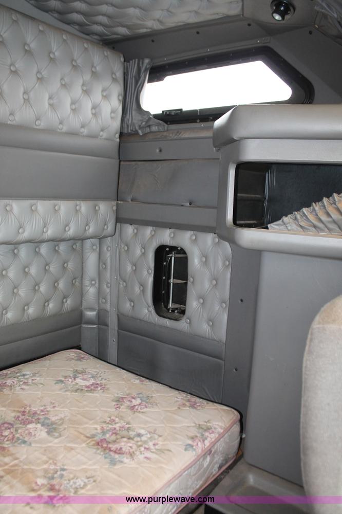 image for item AP9385 2006 Kenworth W900L semi truck