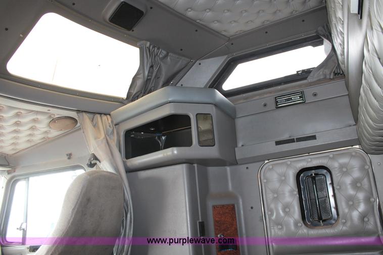 image for item AP9385 2006 Kenworth W900L semi truck