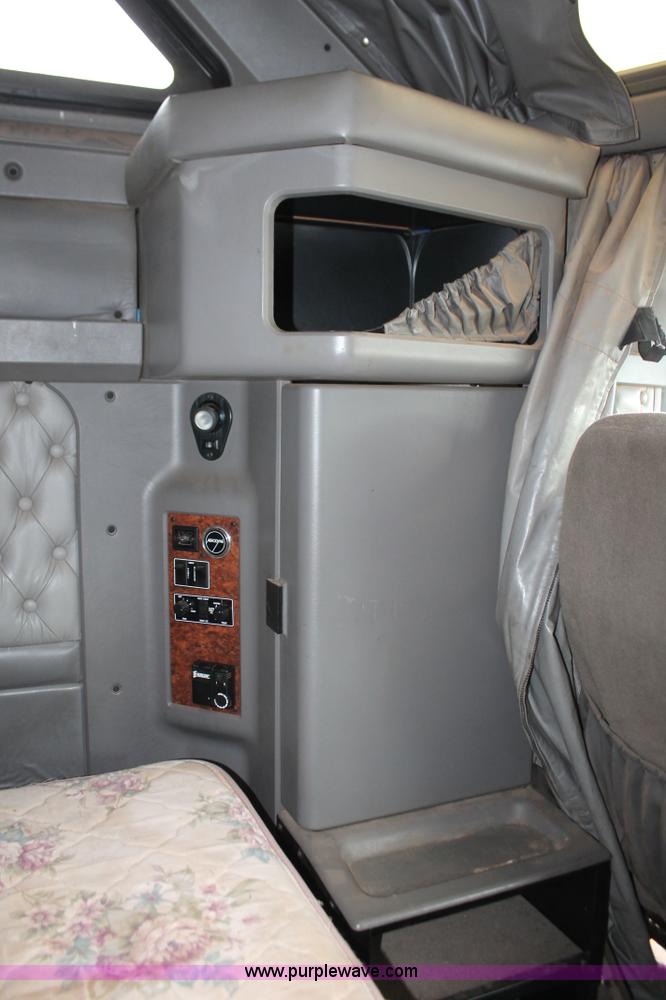 image for item AP9385 2006 Kenworth W900L semi truck