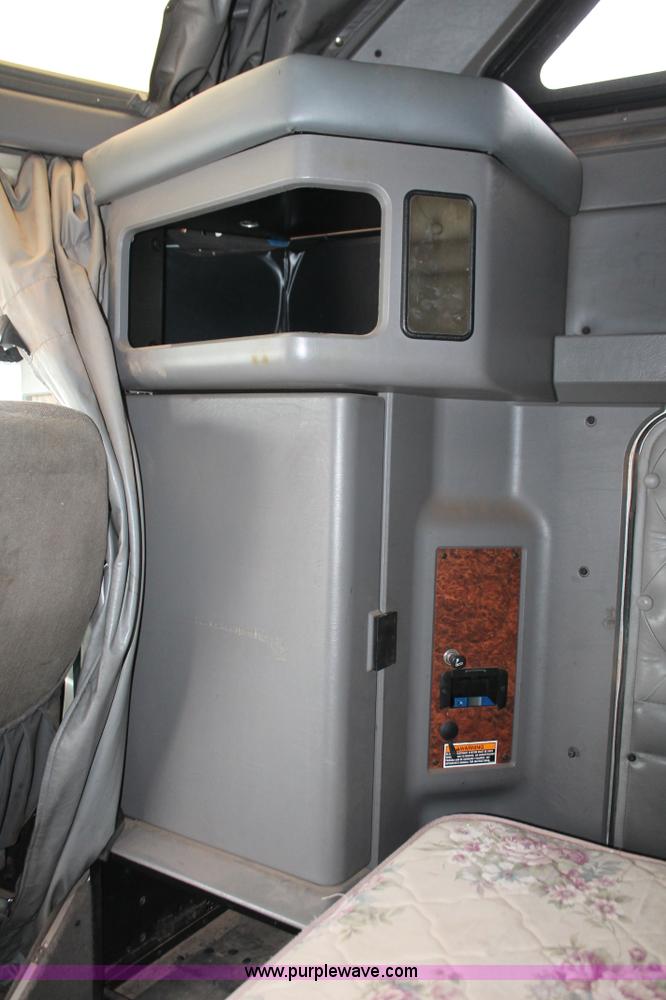 image for item AP9385 2006 Kenworth W900L semi truck