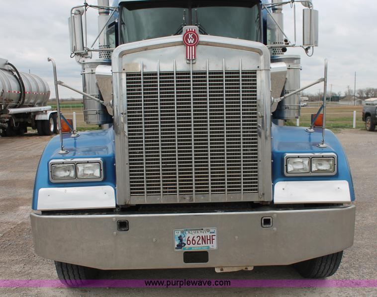 image for item AP9385 2006 Kenworth W900L semi truck