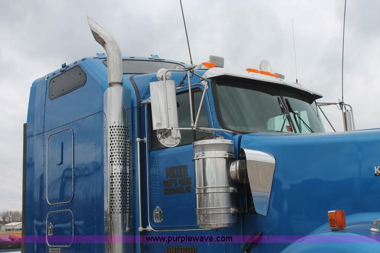 image for item AP9385 2006 Kenworth W900L semi truck