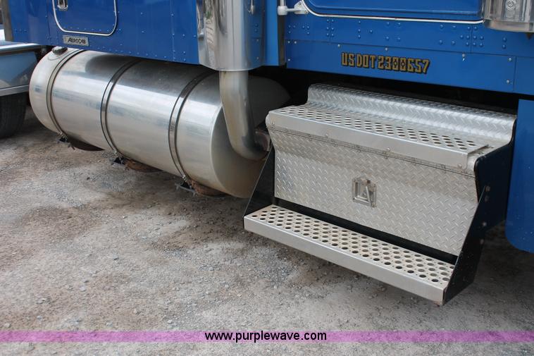 image for item AP9385 2006 Kenworth W900L semi truck