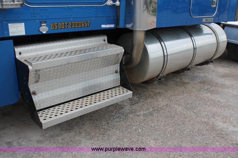 image for item AP9385 2006 Kenworth W900L semi truck