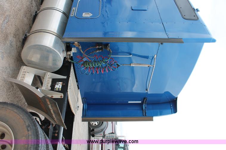 image for item AP9385 2006 Kenworth W900L semi truck