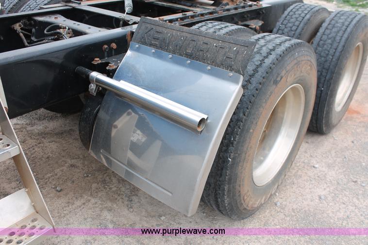 image for item AP9385 2006 Kenworth W900L semi truck