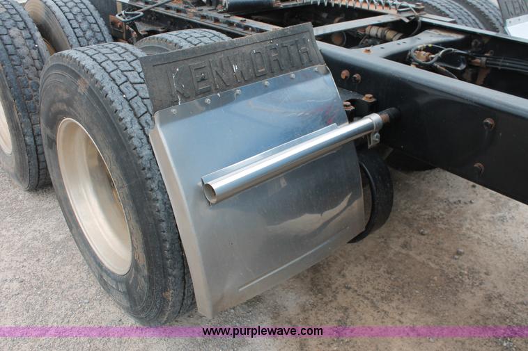 image for item AP9385 2006 Kenworth W900L semi truck
