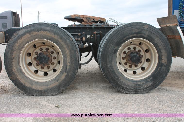 image for item AP9385 2006 Kenworth W900L semi truck