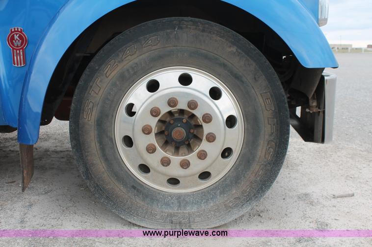 image for item AP9385 2006 Kenworth W900L semi truck