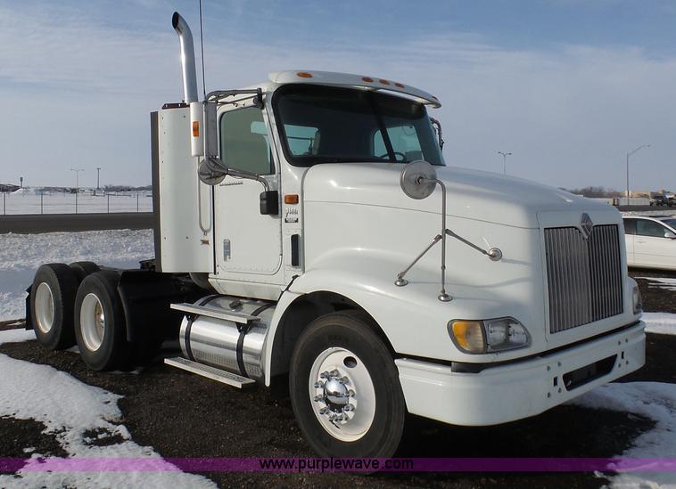 image for item BH9439 2006 International 9400i semi truck