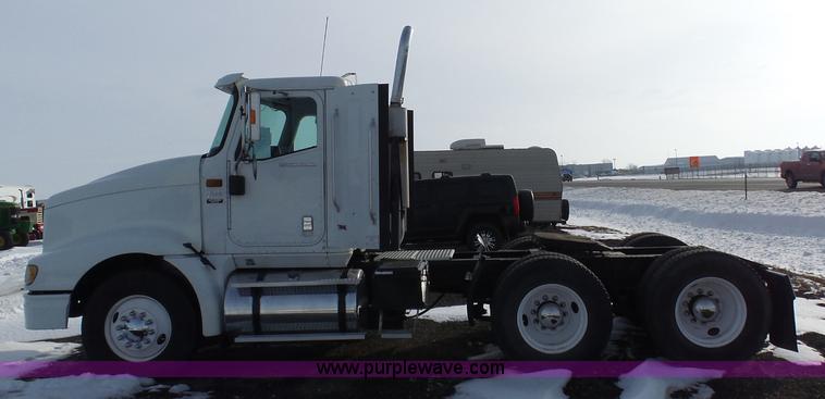 image for item BH9439 2006 International 9400i semi truck