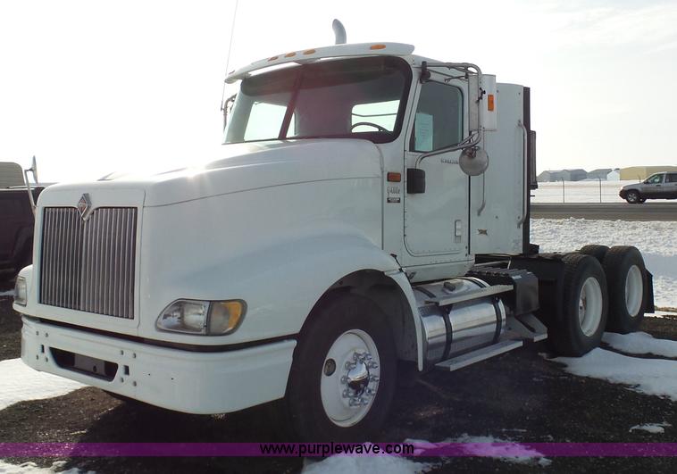 image for item BH9439 2006 International 9400i semi truck