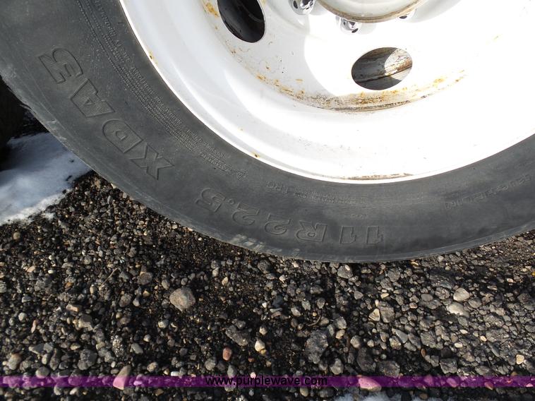 image for item BH9439 2006 International 9400i semi truck