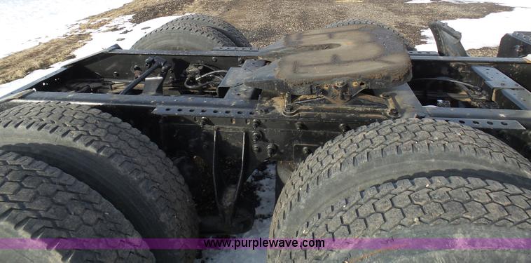 image for item BH9439 2006 International 9400i semi truck