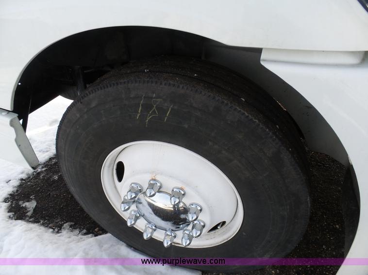 image for item BH9439 2006 International 9400i semi truck