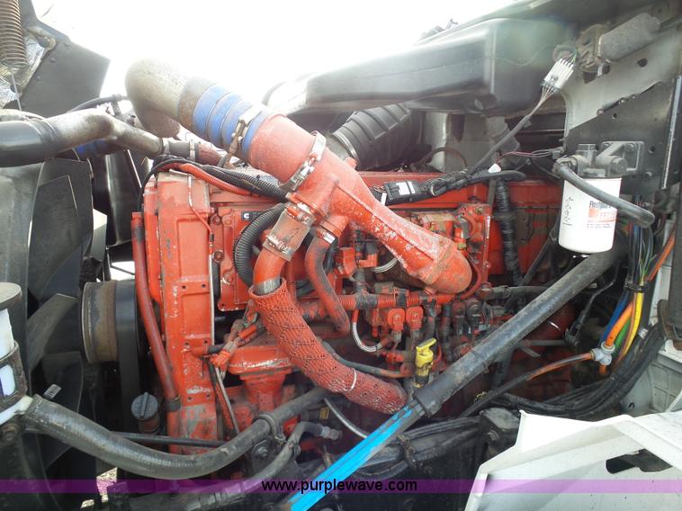 image for item BH9439 2006 International 9400i semi truck