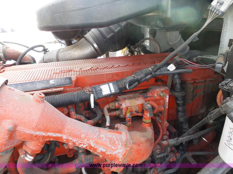 image for item BH9439 2006 International 9400i semi truck