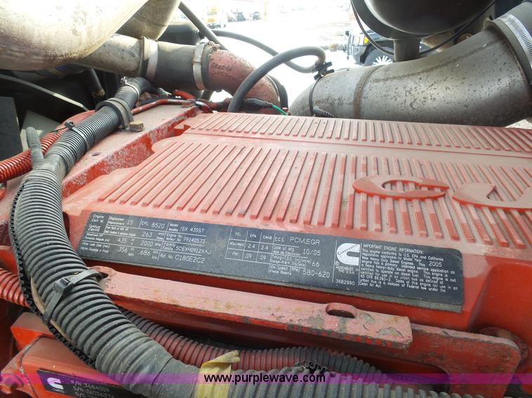 image for item BH9439 2006 International 9400i semi truck