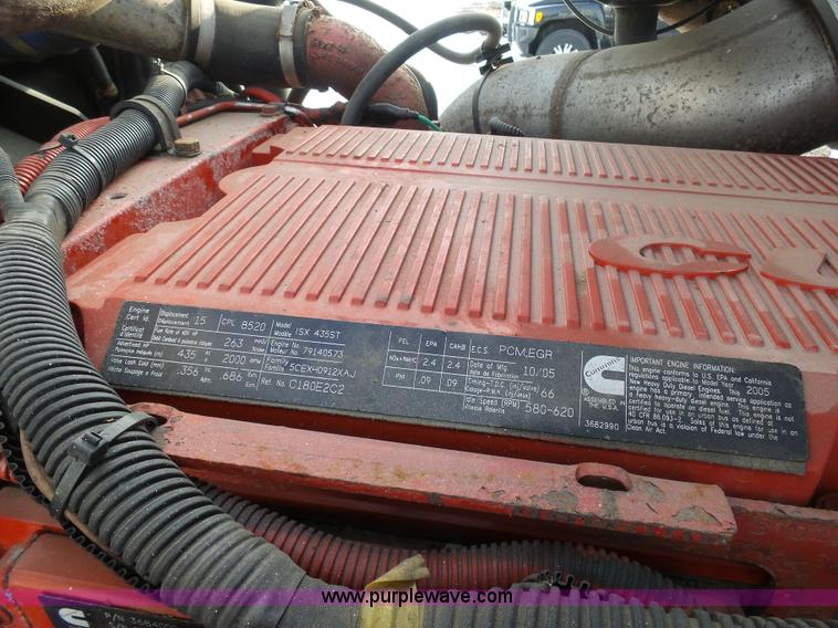 image for item BH9439 2006 International 9400i semi truck