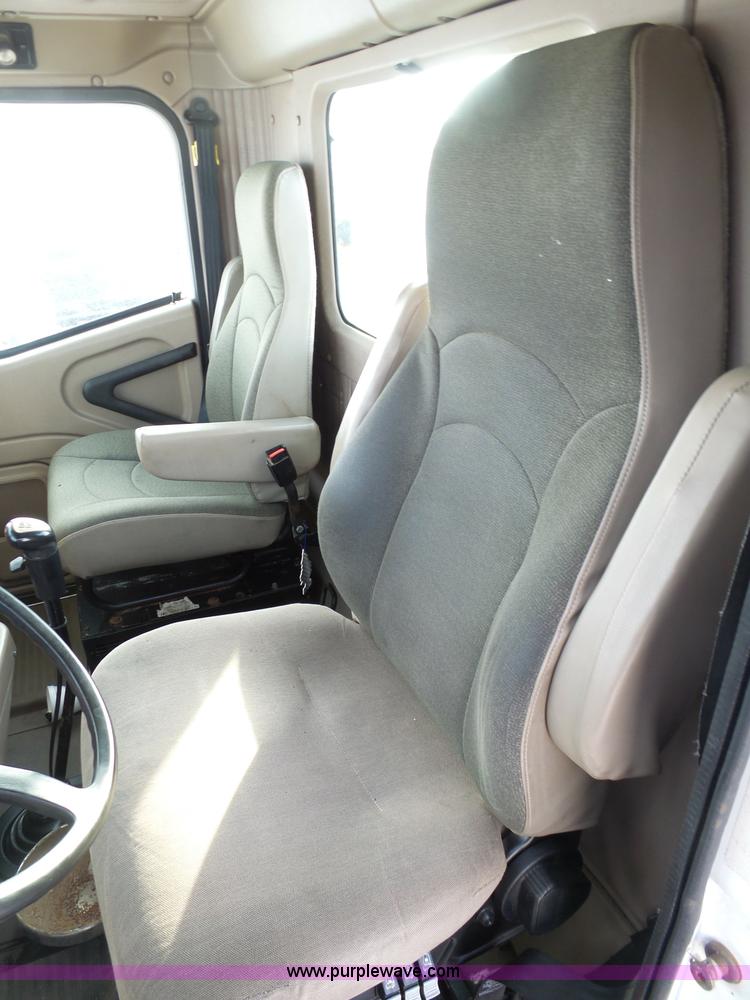 image for item BH9439 2006 International 9400i semi truck