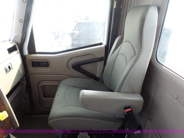 image for item BH9439 2006 International 9400i semi truck