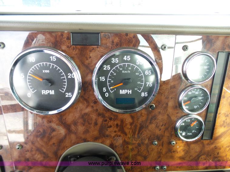 image for item BH9439 2006 International 9400i semi truck