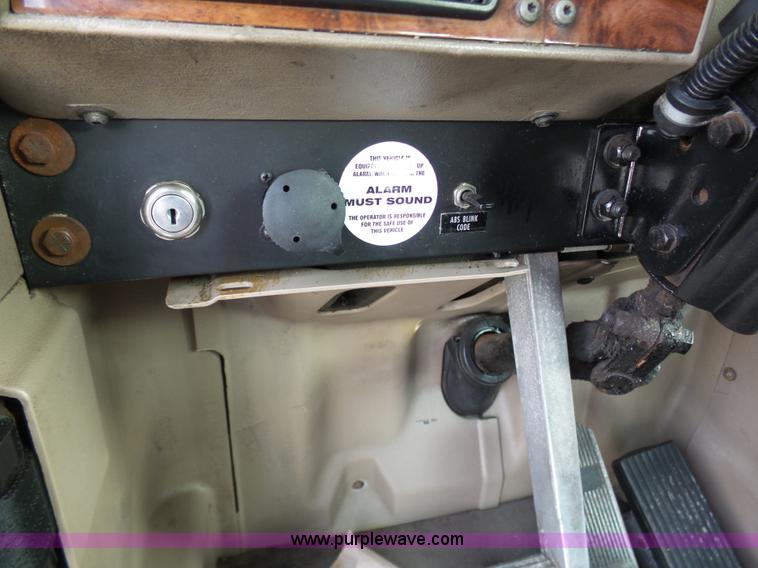 image for item BH9439 2006 International 9400i semi truck