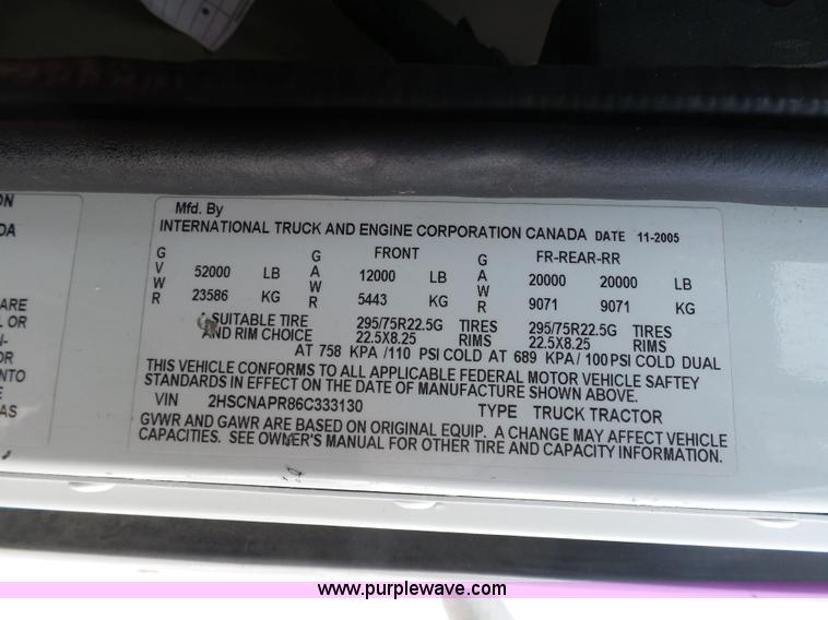 image for item BH9439 2006 International 9400i semi truck