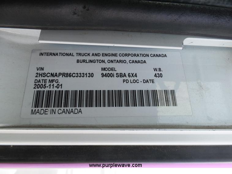 image for item BH9439 2006 International 9400i semi truck