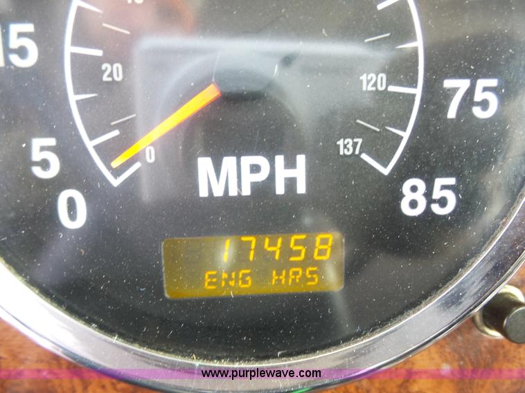 image for item BH9439 2006 International 9400i semi truck