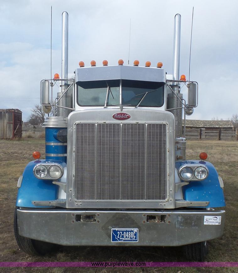 image for item J1679 1986 Peterbilt semi truck