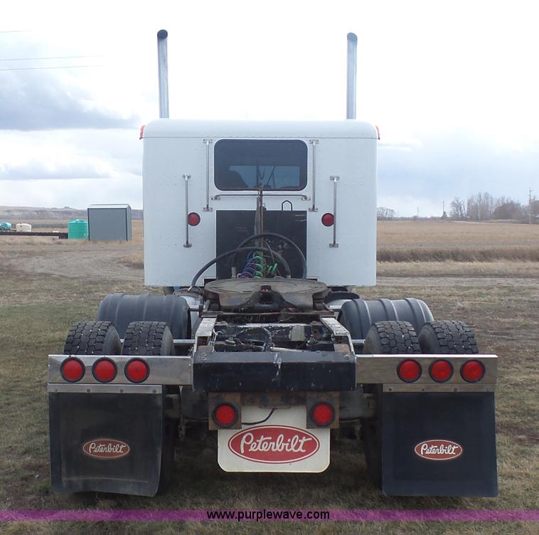 image for item J1679 1986 Peterbilt semi truck
