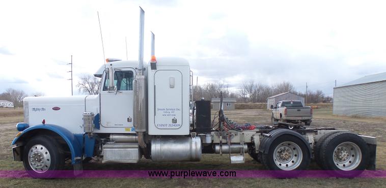 image for item J1679 1986 Peterbilt semi truck