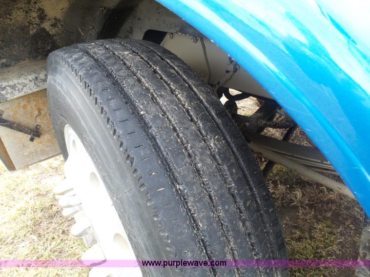 image for item J1679 1986 Peterbilt semi truck