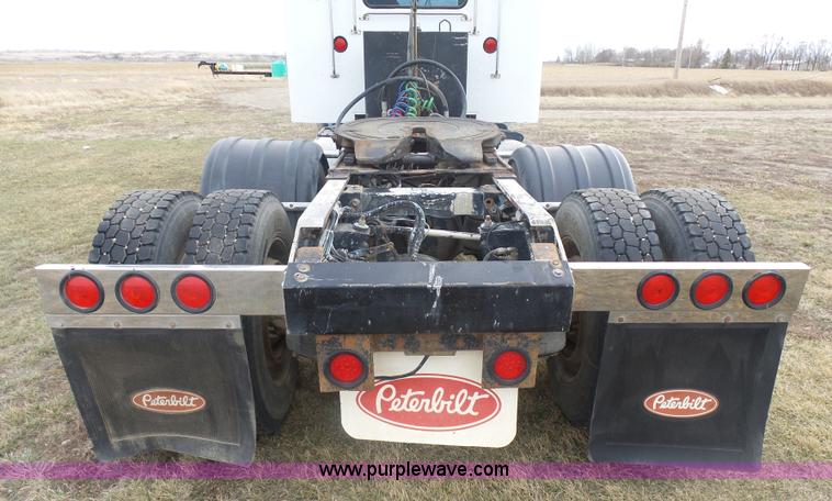 image for item J1679 1986 Peterbilt semi truck