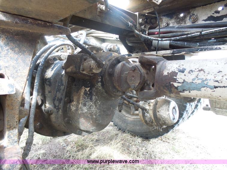 image for item J1679 1986 Peterbilt semi truck