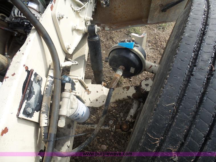 image for item J1679 1986 Peterbilt semi truck