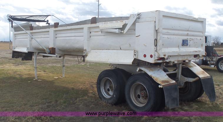 image for item J1680 1990 Clement LW34258TSL dump trailer