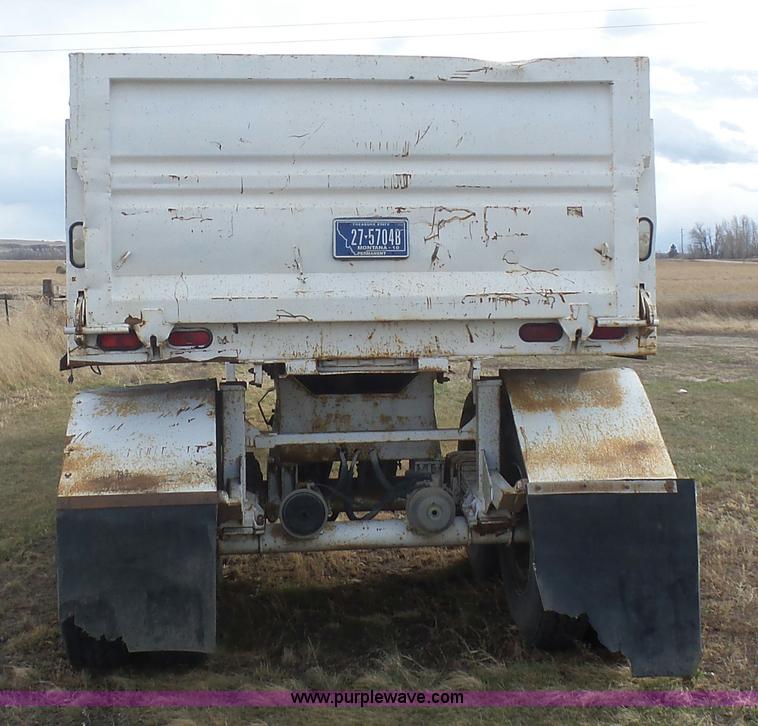 image for item J1680 1990 Clement LW34258TSL dump trailer