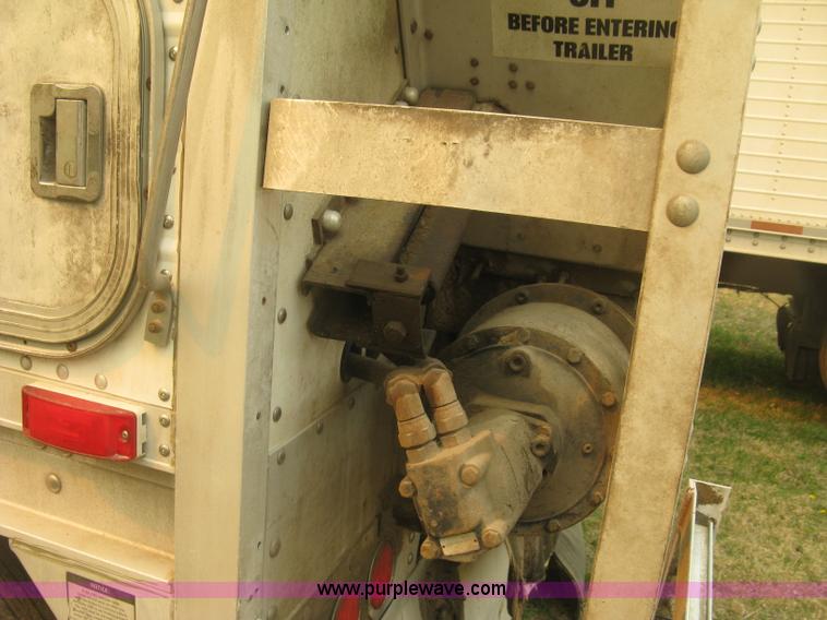 image for item J2847 2008 Wilson DWBT-650 Patriot belt trailer