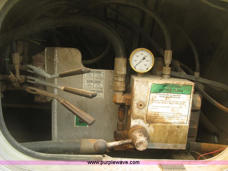 image for item J2847 2008 Wilson DWBT-650 Patriot belt trailer