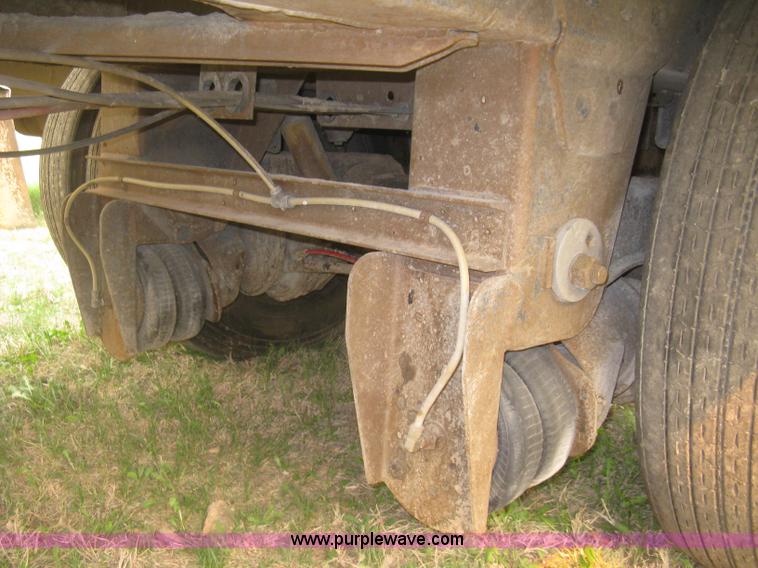 image for item J2847 2008 Wilson DWBT-650 Patriot belt trailer