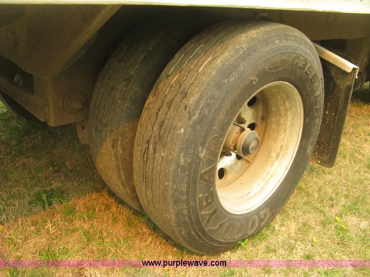 image for item J2847 2008 Wilson DWBT-650 Patriot belt trailer