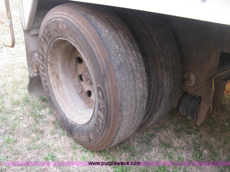 image for item J2847 2008 Wilson DWBT-650 Patriot belt trailer